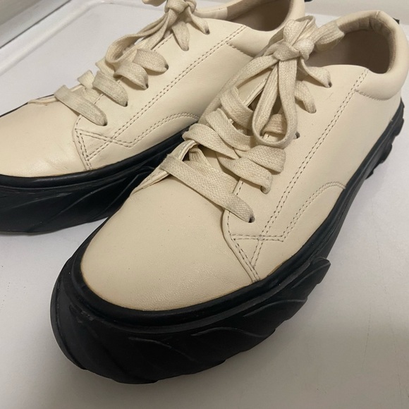 Lisa + Vicky women’s sneakers size 7.5 - Picture 3 of 7